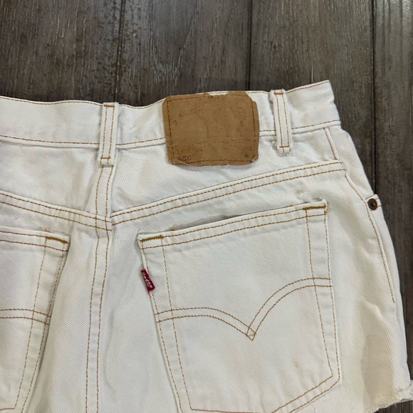 Levi's Light Wash Blue Jean Shorts - Picture 7 of 9